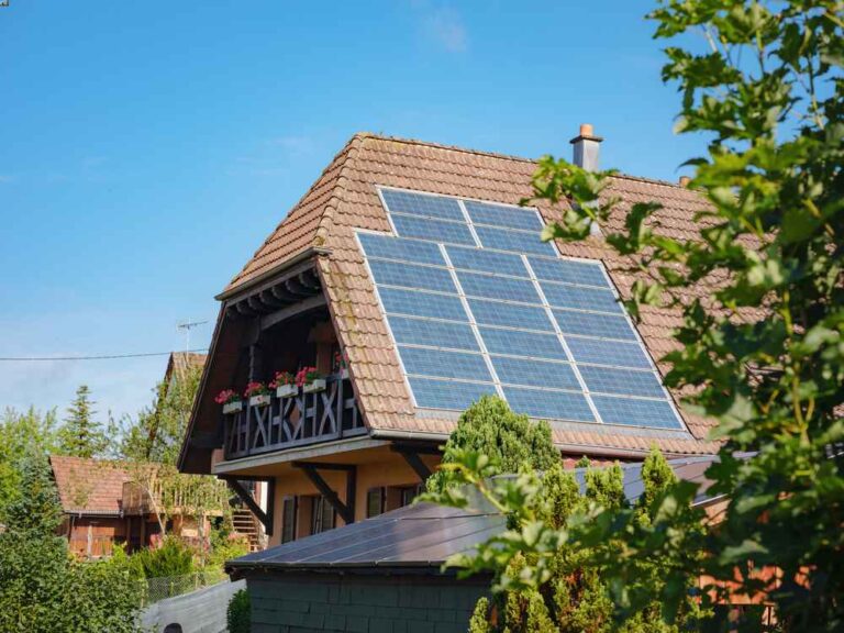 solar roofing expert in Northridge CA