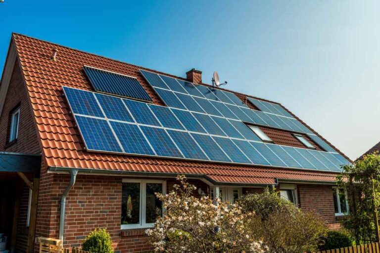 trusted solar roofers in Pomona CA