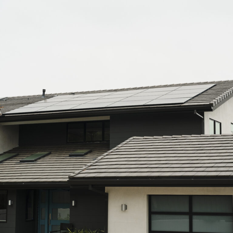 trusted solar roofers in Sherman Oaks CA