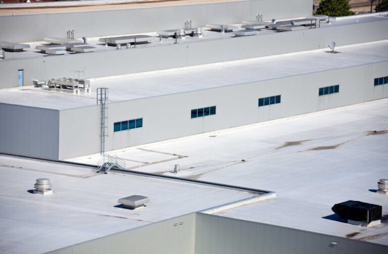 commercial roofing service in Northridge, CA