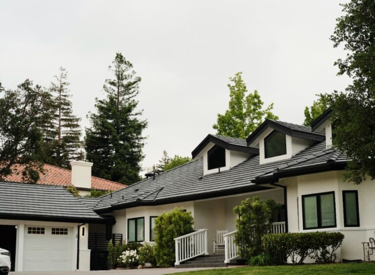 roofing contractor in Valley Village, CA